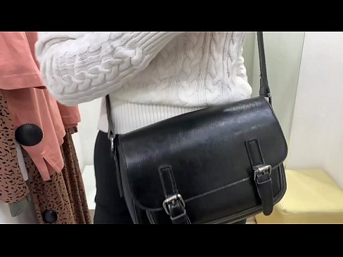 ❤️ Публична мастурбация на младата кучка FeralBerry с вибратор в стаята за обличане ️ Ебане видео в bg.pornpicslove.ru ️